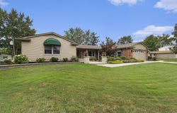25847 Castlereigh Drive, Farmington Hills, MI 48336