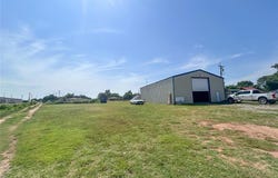 300 N 14th Street, Clinton, OK 73601