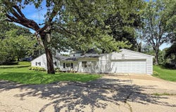 1602 East De Leon Street, Freeport, IL 61032