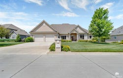1214 Leone Ridge Drive, Manhattan, KS 66503