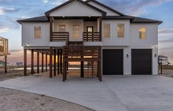 10 Westpointe Drive, ROCKPORT, TX 78382
