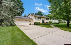 143 Woodcrest Terrace, Le Sueur, MN 56058