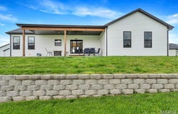 108 Baileys Court, Highland, IL 62249