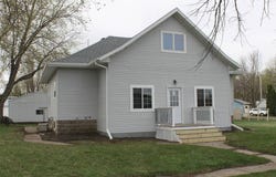 207 E Dakota Ave, George, IA 51237