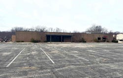2040 Hill Meadows Drive, Springfield, IL 62702