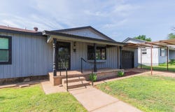 426 E 2nd St, Shamrock, TX 79079