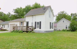 300 Kane Street, Manchester, IA 52057