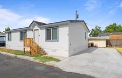 45 Cosmic Ln, Richland, WA 99354