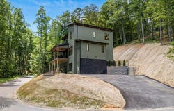 1620 Bear Valley Rd, Sevierville, TN 37876