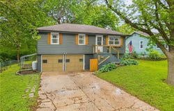 825 SW PLEASANT Drive, Lee's Summit, MO 64081