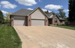1231 Edinburgh Drive, Quincy, IL 62305