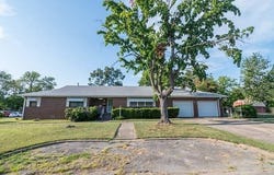 612 W Locust St, Independence, KS 67301