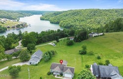345 Mariner Point Rd, LaFollette, TN 37766