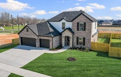 633 Primitivo Avenue, Tontitown, AR 72762