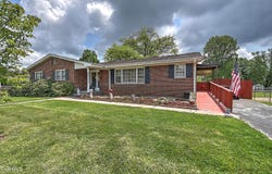 609 Hollyhill Rd Road, Johnson City, TN 37604
