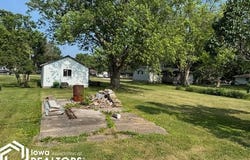 212 N Baker St, Keota, IA 52248
