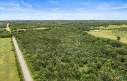 Charcoal Road, Waelder, TX 78959
