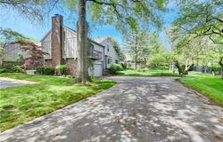 4300 W 112th Terrace, Leawood, KS 66211