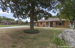3955 Ivanrest Avenue SW, Grandville, MI 49418