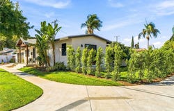2001 Carfax, Long Beach, CA 90815
