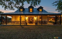 1900 Granite Springs Dr., Fredericksburg, TX 78624