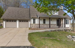 501 Drumlin Cv, Slinger, WI 53086