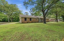 1914 Laurel Road, Gainesville, TX 76240