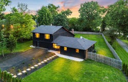 8122 Fairmount Avenue, Downers Grove, IL 60516