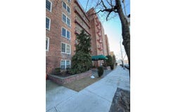 241-20 Northern Blvd, Douglaston, NY 11362