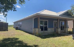 606 W Ollie, Llano, TX 78643