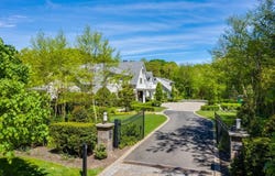 15 Banbury Lane, Lloyd Harbor, NY 11743
