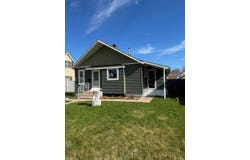 817 8th St NE, Devils Lake, ND 58301