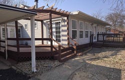 140 GREENVIEW Street, Wood River, IL 62095