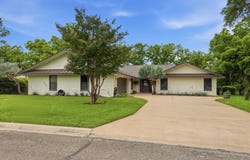 417 Olympia Fields, Meadowlakes, TX 78654