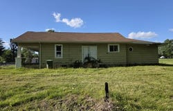 905 Mcclintock Avenue, Johnston City, IL 62951