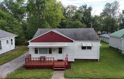 604 W College Street, Fairfield, IL 62837