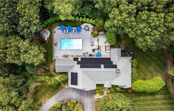 1 Victoria Drive, Smithfield, RI 02917