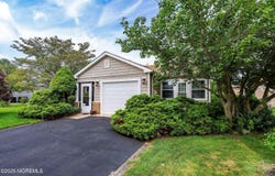 32 Saint Paul Place, Manchester, NJ 08759