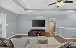 9808 SW Deer Trail ST, Topeka, KS 66610