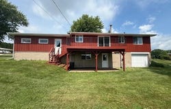 925 NW 2 St, Waukon, IA 52172