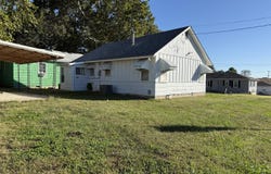 1511 Sharp Ave, Marshall, MO 65340