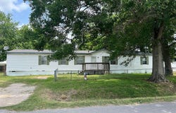6214 Railroad Street, Wallis, TX 77485