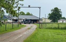 210 E Warren Street, Wolfe City, TX 75496