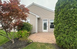 24 ELLINGTON DRIVE, COLUMBUS, NJ 08022