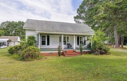 309 E Main Street, Magnolia, NC 28453