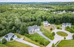 8 Red Barn Circle, Scarborough, ME 04074