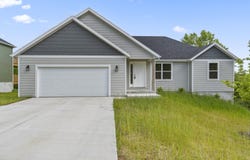 591 Pine Woods Village Drive, Hollister, MO 65672