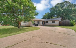 509 Henslee Drive, Euless, TX 76040
