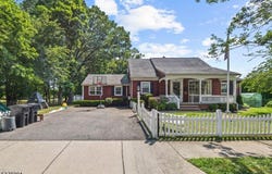 138 Linwood Ter, Clifton City, NJ 07012-2335