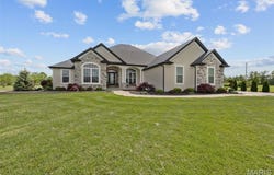 2 Mahogany Run, Farmington, MO 63640